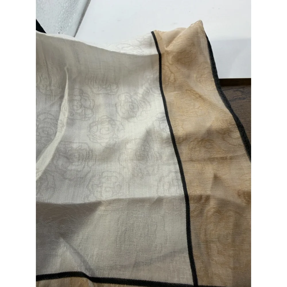 Women's Yves Saint Laurent Scarf One Size Beige White Floral